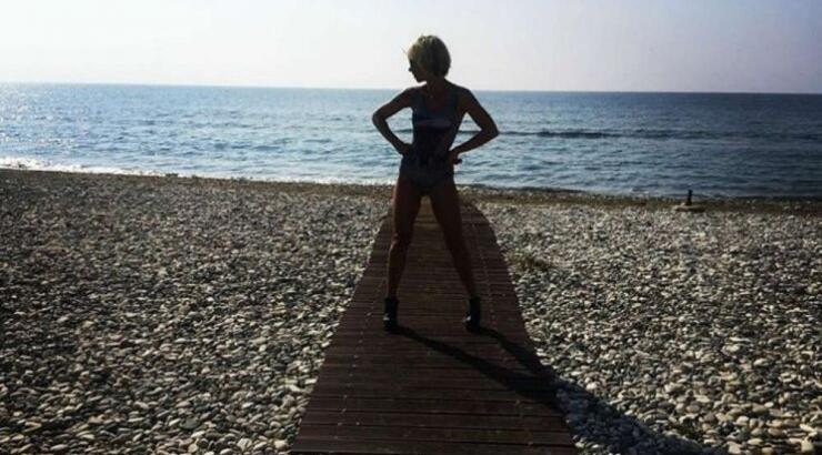 Γνωστή Κύπρια μας έδειξε πρώτη φορά τη φουσκωμένη κοιλίτσα επώνυμης Ελληνίδας! 