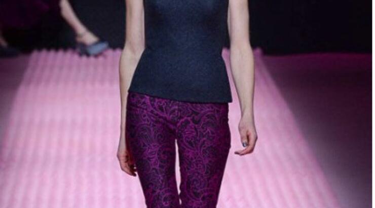 Πώς να φορέσεις το cropped παντελόνι σε γραμμή καμπάνα 