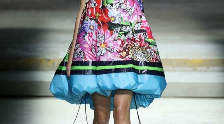 Ξεχώρισε για άλλη μια φόρα η Ελληνίδα σχεδιάστρια Mary Katrantzou στην εβδομάδα μόδας του Λονδίνου