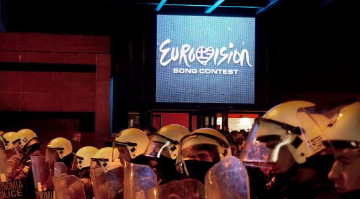 Κι όμως έξω από τον τελικό ήταν σε εξέλιξη συγκέντρωση