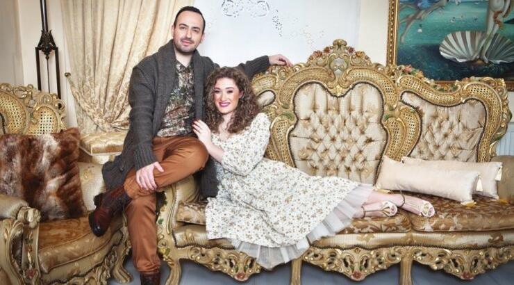 Μαυρίκιος Μαυρικίου – Ιλάειρα Ζήση: Μας ξεναγούν στην έπαυλη με τα 4 σαλόνια! [βίντεο]