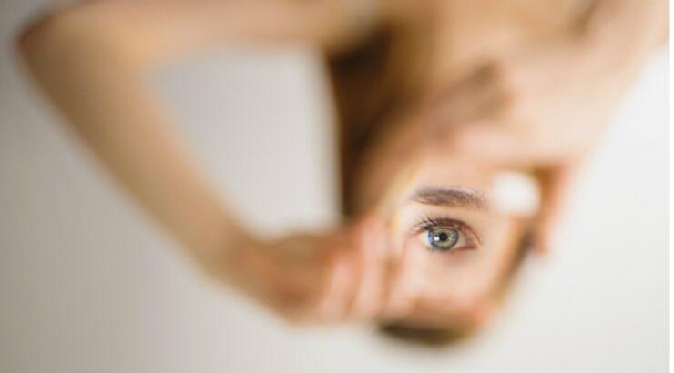 Έτσι θα αντιμετωπίσεις τους μαύρους κύκλους και το πρήξιμο στα μάτια