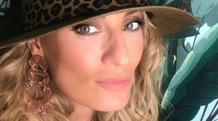 Ελεονώρα Μελέτη: Μας έδειξε τις πανάδες στο πρόσωπό της εμφανώς εκνευρισμένη από σχόλιο που δέχθηκε!