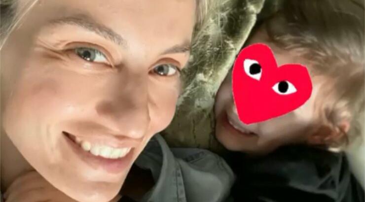 Ελεονώρα Μελέτη: Το απίστευτο βίντεο με την κόρη της να καθαρίζει το μπάνιο του σπιτιού τους!