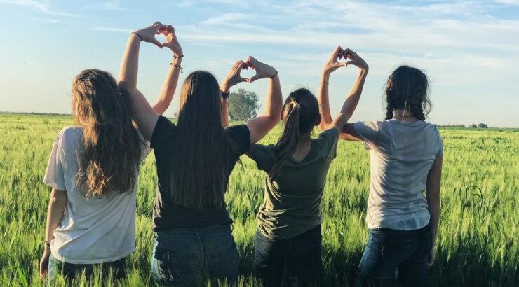 Τα 4 ζώδια που κρύβουν πολύ καλά τα συναισθήματά τους!