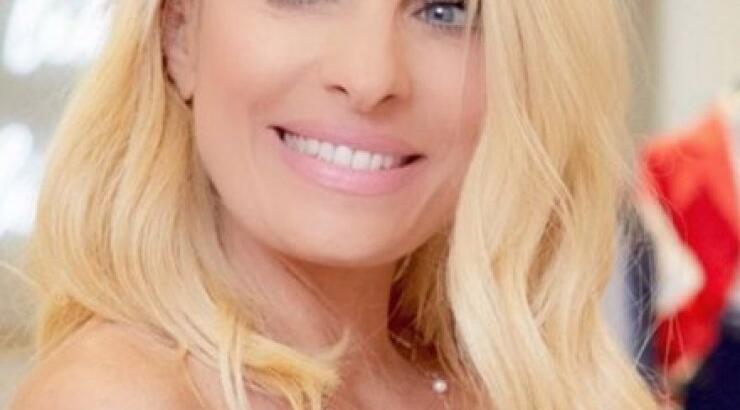 Η Ελένη Μενεγάκη ποζάρει στις διακοπές της στο φακό της μεγάλης της κόρης, Λάουρας! [εικόνες]