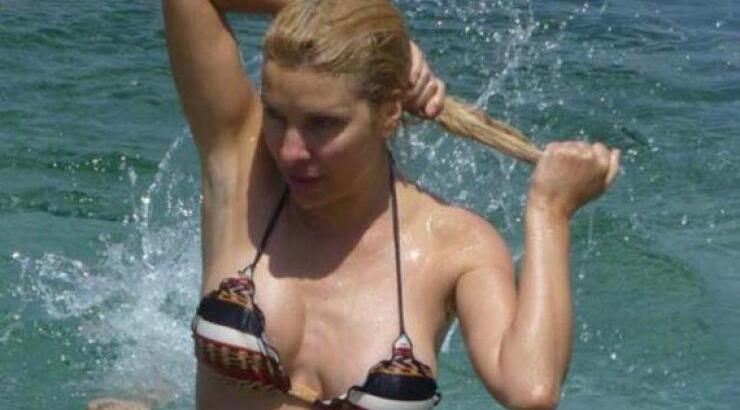 Το γύρο του διαδικτύου κάνει η φωτογραφία της Μενεγάκη να φοράει… string!