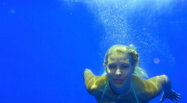 Οι υποβρύχιες φωτογραφίες της Ελένης Μενεγάκη