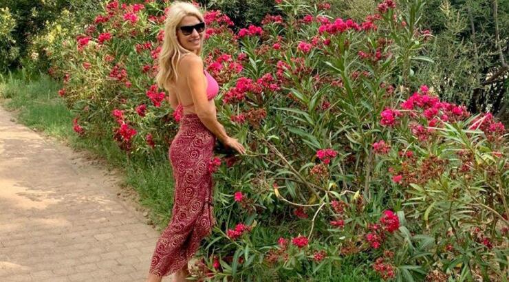 Ελένη Μενεγάκη: Η ανατρεπτική της εικόνα μέσα στη θάλασσα 