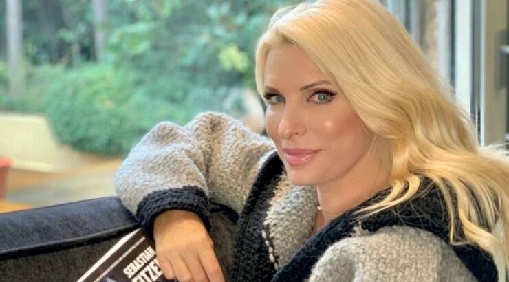 Ελένη Μενεγάκη: Ο χριστουγεννιάτικος στολισμός που έκανε στο σπίτι με την οικογένεια της [εικόνες & βίντεο]