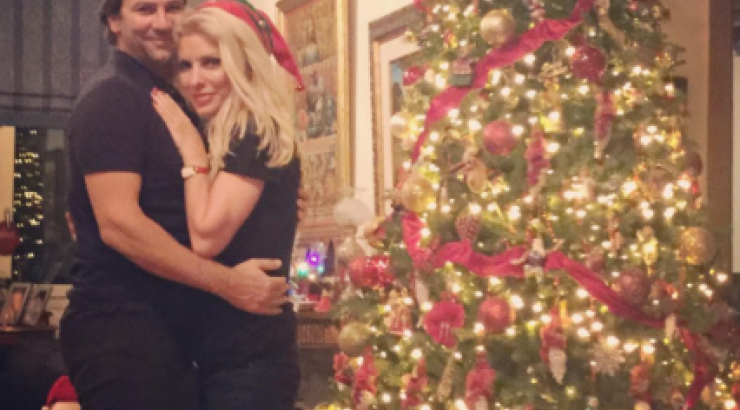 Ελένη Μενεγάκη: Χάλασε το χριστουγεννιάτικο δέντρο της! [βίντεο]