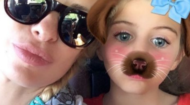 Ελένη Μενεγάκη: Η βόλτα με την κόρη της, Βαλέρια! [εικόνες]