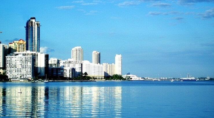 Μαϊάμι: Life on a beach