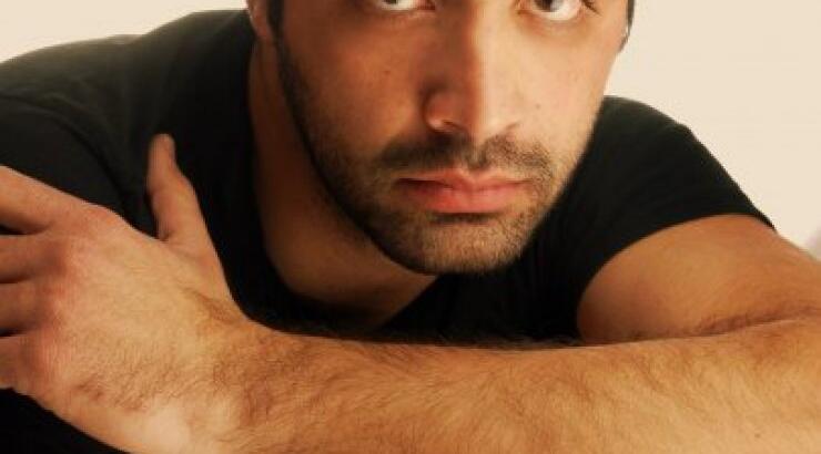 Μιχάλης Σοφοκλέους: Ένα γλυκό φιλί στο μάγουλο από τη σύντροφό του