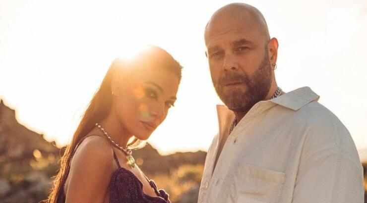 Ήβη Αδάμου: Απαθανάτισε τον σύντροφό της πιασμένο χέρι – χέρι με την κόρη τους να κάνουν βόλτα