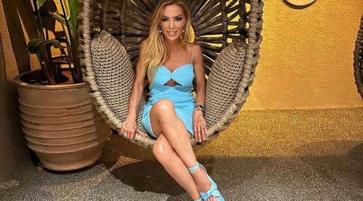 Πως φοράνε το mini φόρεμα επώνυμες κυρίες του νησιού