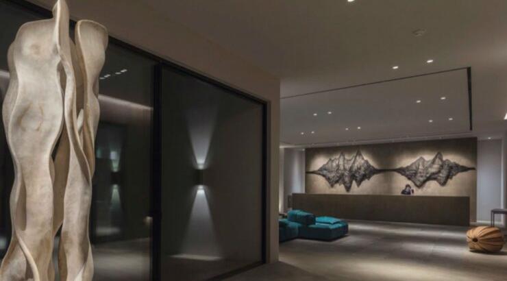 Minos Beach art hotel’s virtual Art Retreat: Είναι η τέχνη θεραπευτική; 