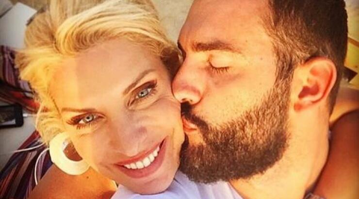 Το απρόοπτο που συνέβη στην Ελένη Μενεγάκη και τον αδερφό της, Θοδωρή στις διακοπές τους!