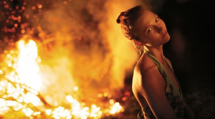 Η Karlie Kloss στην κορυφή ενός ηφαιστείου!