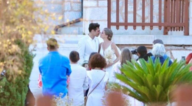 Δανάη Μιχαλάκη – Γιώργος Παπαγεωργίου: Το φωτογραφικό άλμπουμ του γάμου τους στη Σύρο!