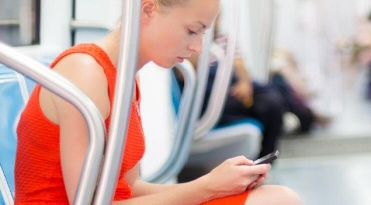 Πόσες ώρες "ξοδεύεις" στο κινητο σου; Μήπως έχεις καταθλιψη; 