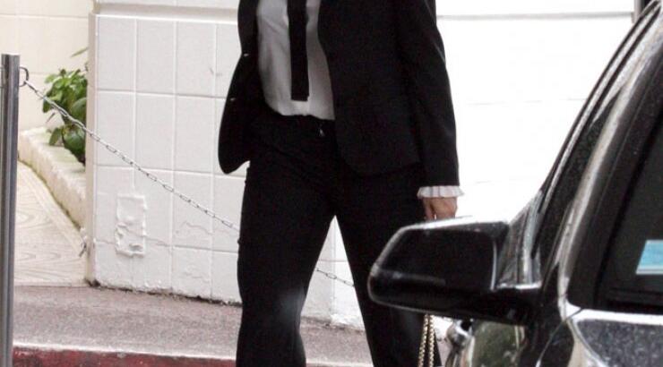 H Monica Belucci με ανδρόγυνο look [εικόνες]