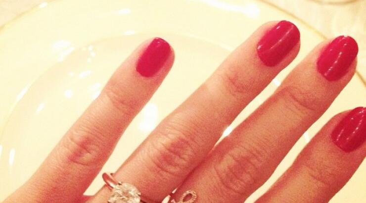 Είπε το "ναι"! Ελληνίδα παρουσιάστρια ετοιμάζεται να ανέβει τα σκαλιά της εκκλησίας!