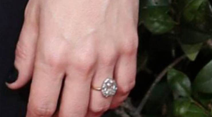 Πασίγνωστη ηθοποιός ανακοίνωσε τον αρραβώνα της!