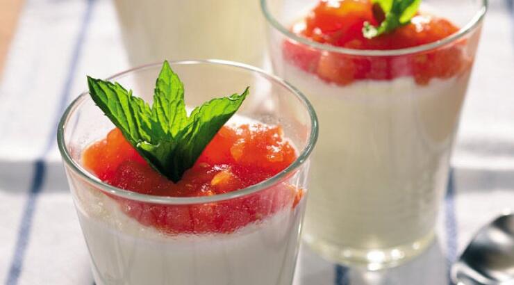 Γλυκιά μους ανθότυρου με μαρμελάδα ντομάτα