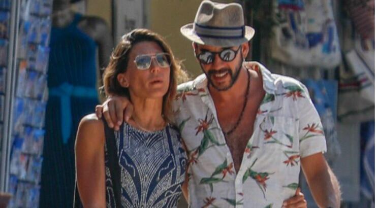  Μουζουράκης - Βαρελά: Εικόνες από τις ρομαντικές ολιγοήμερες διακοπές τους σε νησί της Ελλάδας