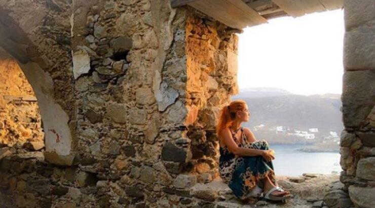 Κύπρια ηθοποιός έφαγε σκουλήκια και το απόλαυσε [βίντεο]