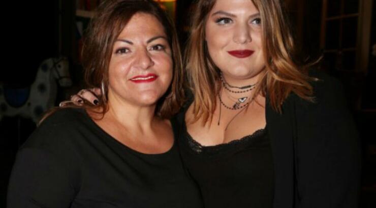 Δείτε την κόρη της Βίκυς Σταυροπούλου να κάνει κατακόρυφο με μαγιό και να προκαλεί σεισμό