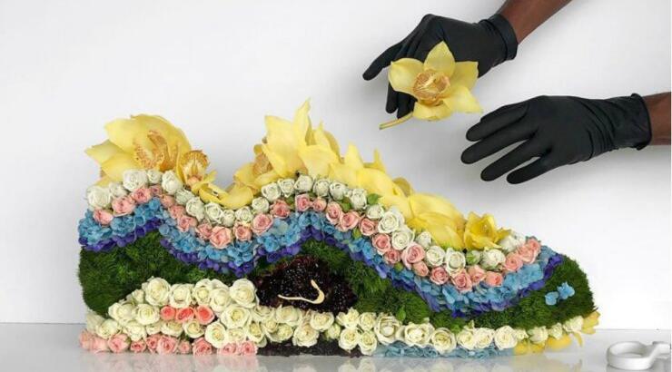 Ο καλλιτέχνης Mr. Flower Fantastic μετατρέπει τα sneakers σε λουλουδιστά μπουκέτα!