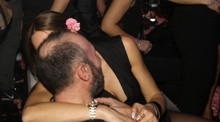 Το σέξι λίκνισμα συζύγου επώνυμου Κύπριου στα μπουζούκια και τα καυτά φιλιά τους