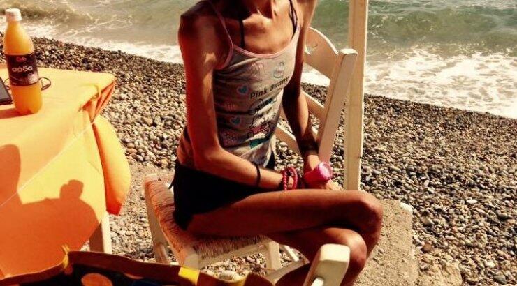 Νανά Καραγιάννη: Οι “σκληρές” εικόνες από την βόλτα της στην παραλία!