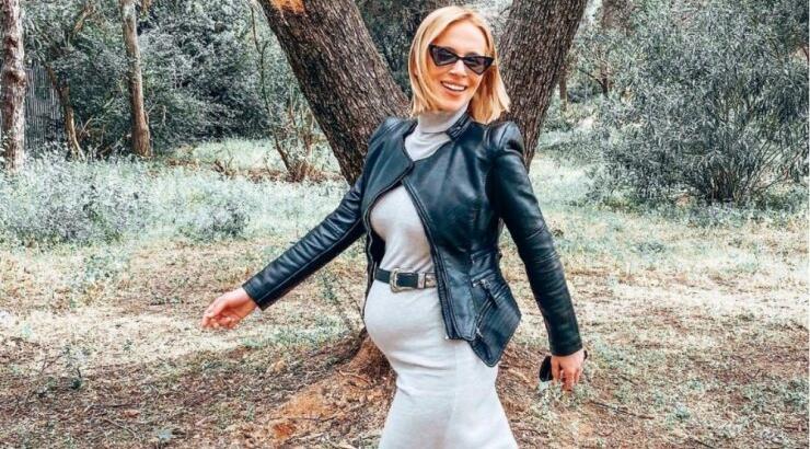 Νάντια Μπουλέ: Με αυτόν τον τρόπο μας αποκάλυψε πως μπήκε στον όγδοο μήνα της εγκυμοσύνης της [εικόνα]