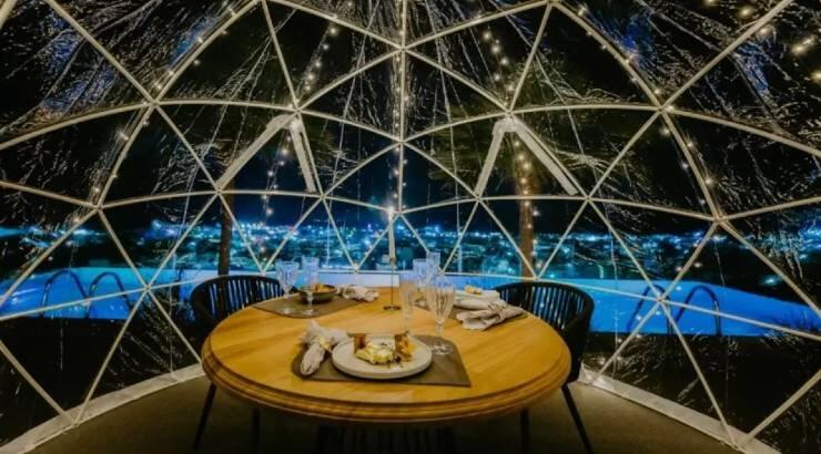 Βρήκαμε που μπορείτε να απολαύσετε δείπνο σε igloo με πανοραμική θέα στην Κύπρο!