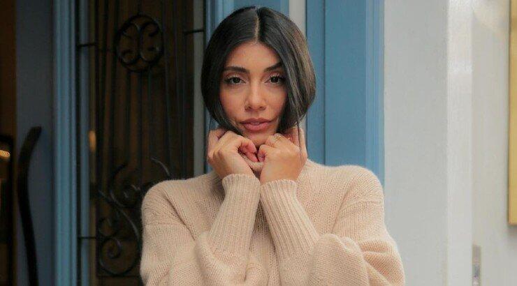 Νάσια Σιαηλά: Ποζάρει μπροστά στον καθρέφτη και μας δείχνει τη φουσκωμένη της κοιλίτσα στον 5ο μήνα