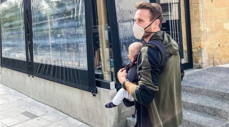 Νεκτάριος Αλεξάνδρου: Φόρεσε το ίδιο καπέλο με τον μικρό Νικόλα και πόζαραν στο φακό