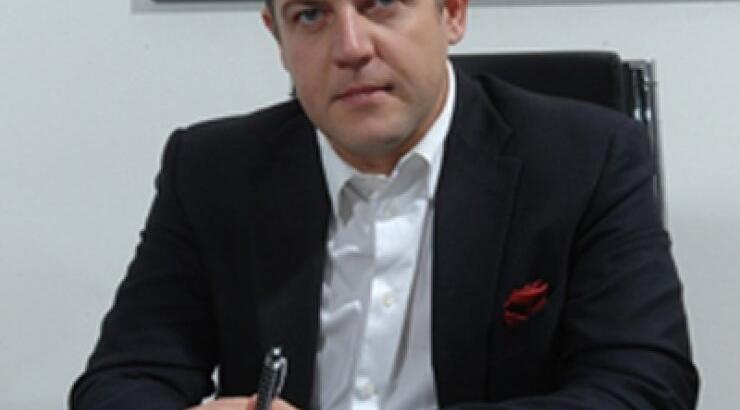 O διακεκριμένος πλαστικός χειρουργός, Δρ. Αθανάσιος Αθανασίου μας μιλάει για το baby botox...