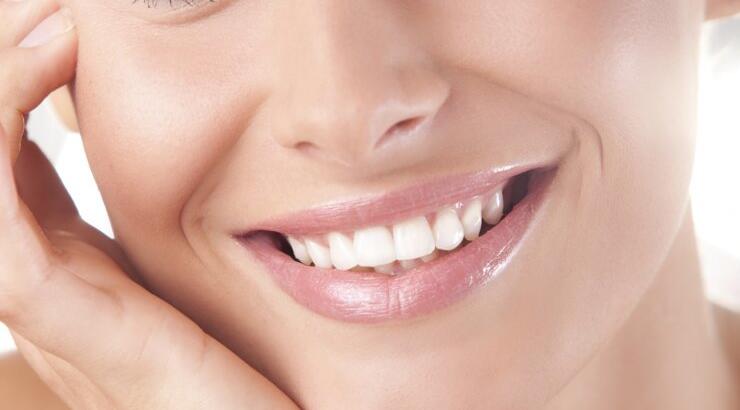 5 φυσικοί τρόποι για να δείχνεις νεότερη 