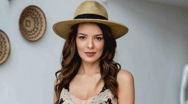 Νικολέττα Ράλλη: Είδαμε τη μητέρα της και μείναμε άφωνοι με το πόσο ίδιες είναι! 