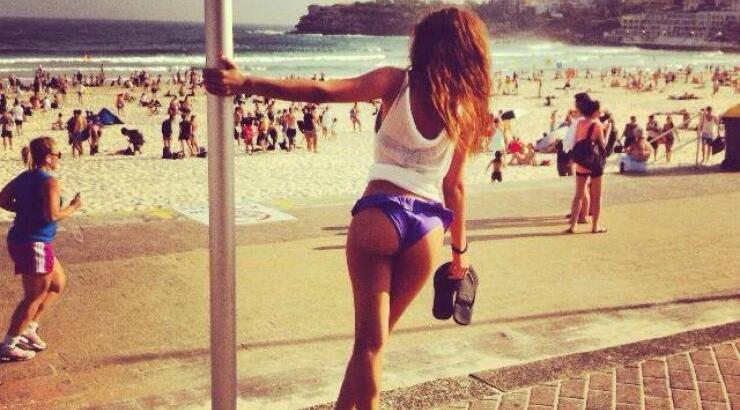 Η σέξι πίσω όψη επώνυμης Κύπριας!