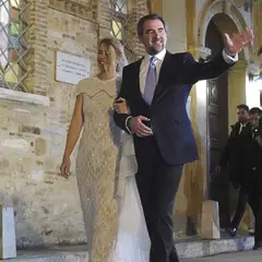 Βαρδινογιάννη – Ντε Γκρες: Η τρυφερή φωτογραφία μέσα από την εκκλησία με αφορμή την πρώτη επέτειο του γάμου τους