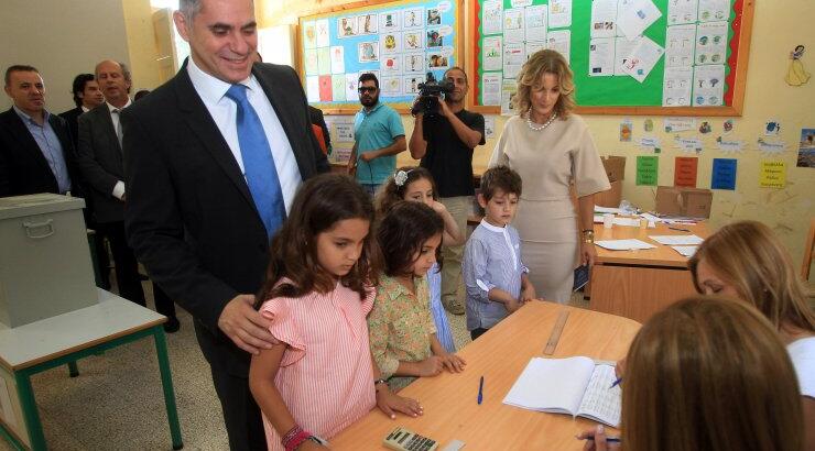 Όταν οι Κύπριοι πολιτικοί ψηφίζουν με τις οικογένειές τους [εικόνες]