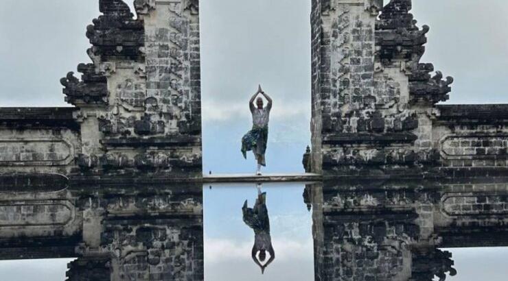 Νικόλας Ιωαννίδης: Πόζαρε στα must locations του Bali και λατρέψαμε τις εικόνες 