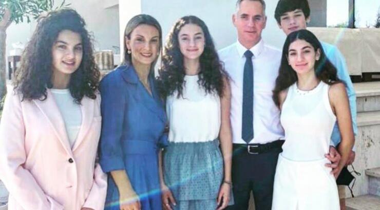 Γιώτα Παπαδοπούλου: Δείτε την να τραγουδά και να διασκεδάζει με τις κόρες της! [εικόνα & βίντεο]