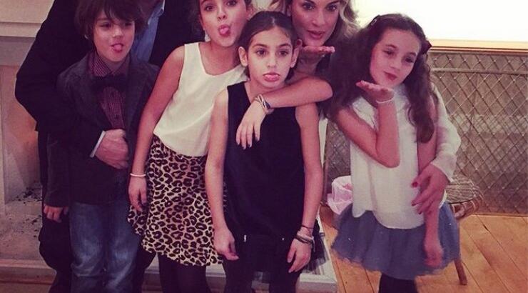 Δείτε τον Νικόλα Παπαδόπουλο να παίζει ηλεκτρική κιθάρα με τον γιο του!