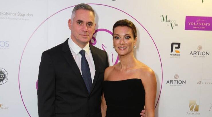 Νικόλας και Γιώτα Παπαδοπούλου: Βραδινή έξοδος με τις τρεις κόρες τους στη Λεμεσό [εικόνα]