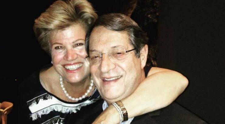 Νίκος Αναστασιάδης: Τον “τσακώσαμε” να κάνει βόλτες στα Χανιά με τη σύζυγό του [εικόνα]